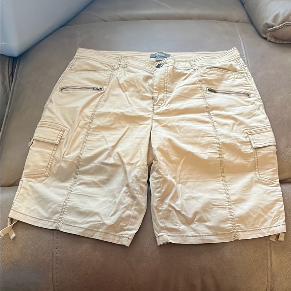Women's Cream Cargo Shorts